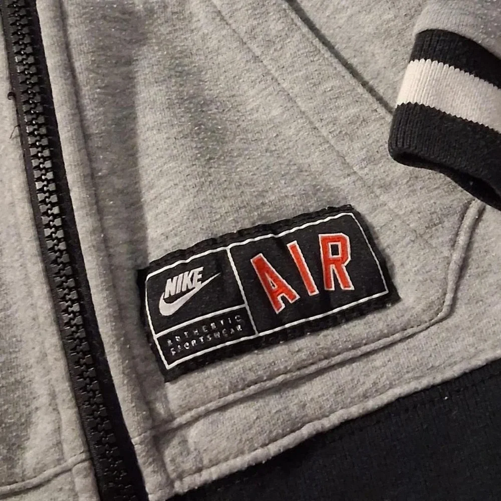 Boys Gray Nike sweatpants with white swoosh logo 3T